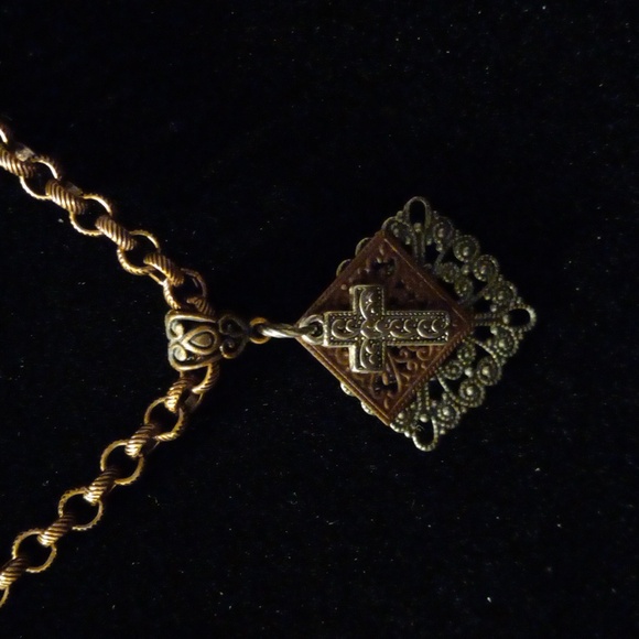 22" silver and copper tone circle link chain with a cross pendant also 2 toned. - Picture 2 of 5